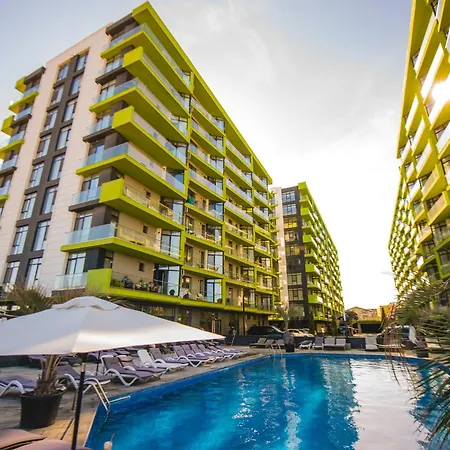 Azur Queen - Pool & Apartment Mamaia