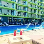 Azur Queen - Pool & Апартаменты Мамая