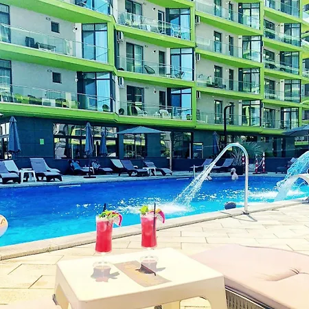 Azur Queen - Pool & Appartamento Mamaia