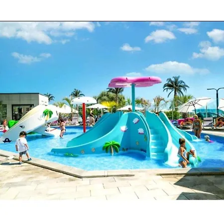 Azur Queen - Pool & Mamaia