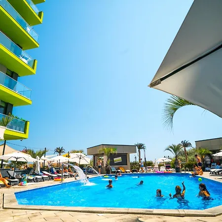 Azur Queen - Pool & Mamaia