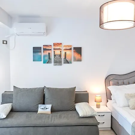 Azur Queen - Pool & アパート *