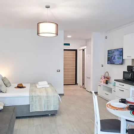 Azur Queen - Pool & アパート